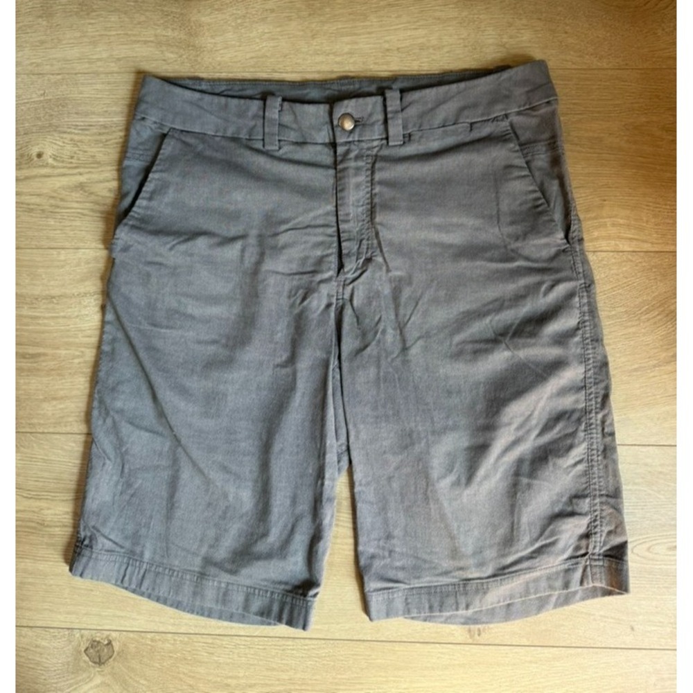 EUC Lululemon Shorts Mens size 32 Gray Commission Relaxed Fit Qwick Oxford 11"